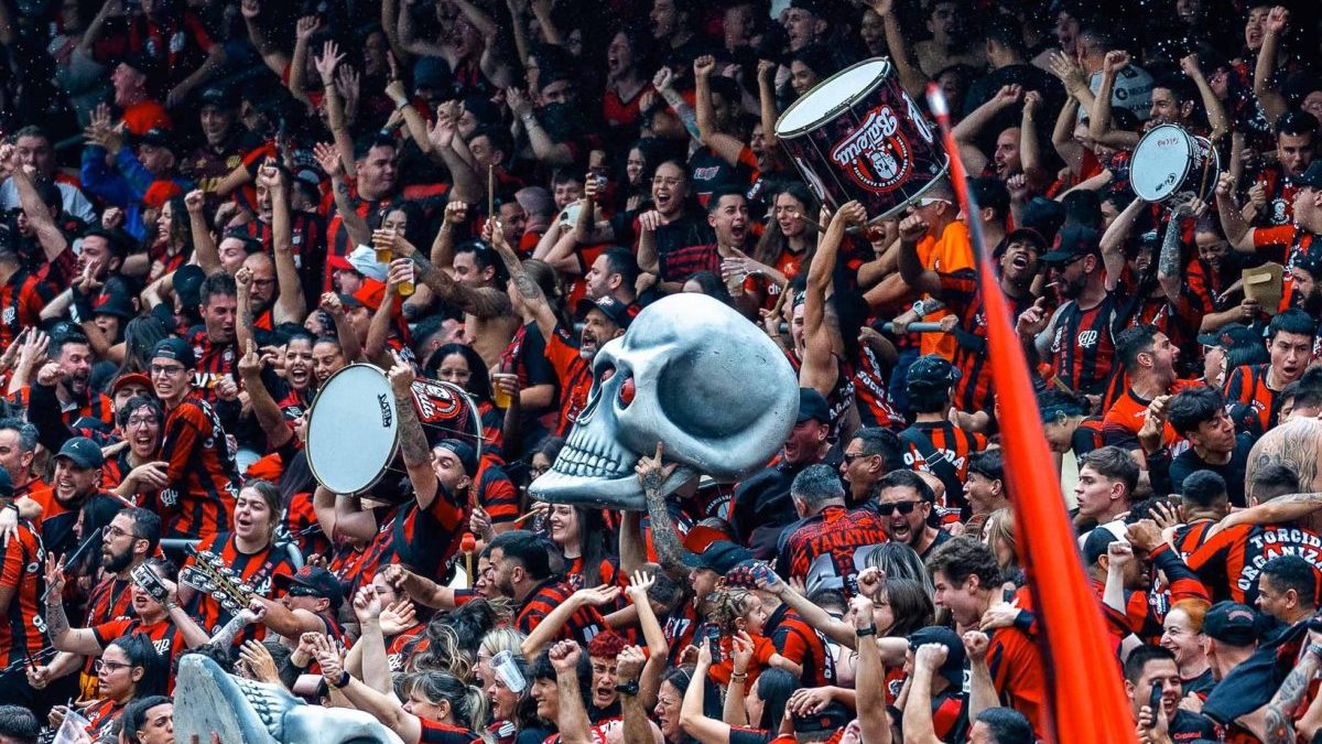 Athletico não perde em casa há 14 jogos e recebe um Atlético que tem 33% de aproveitamento fora