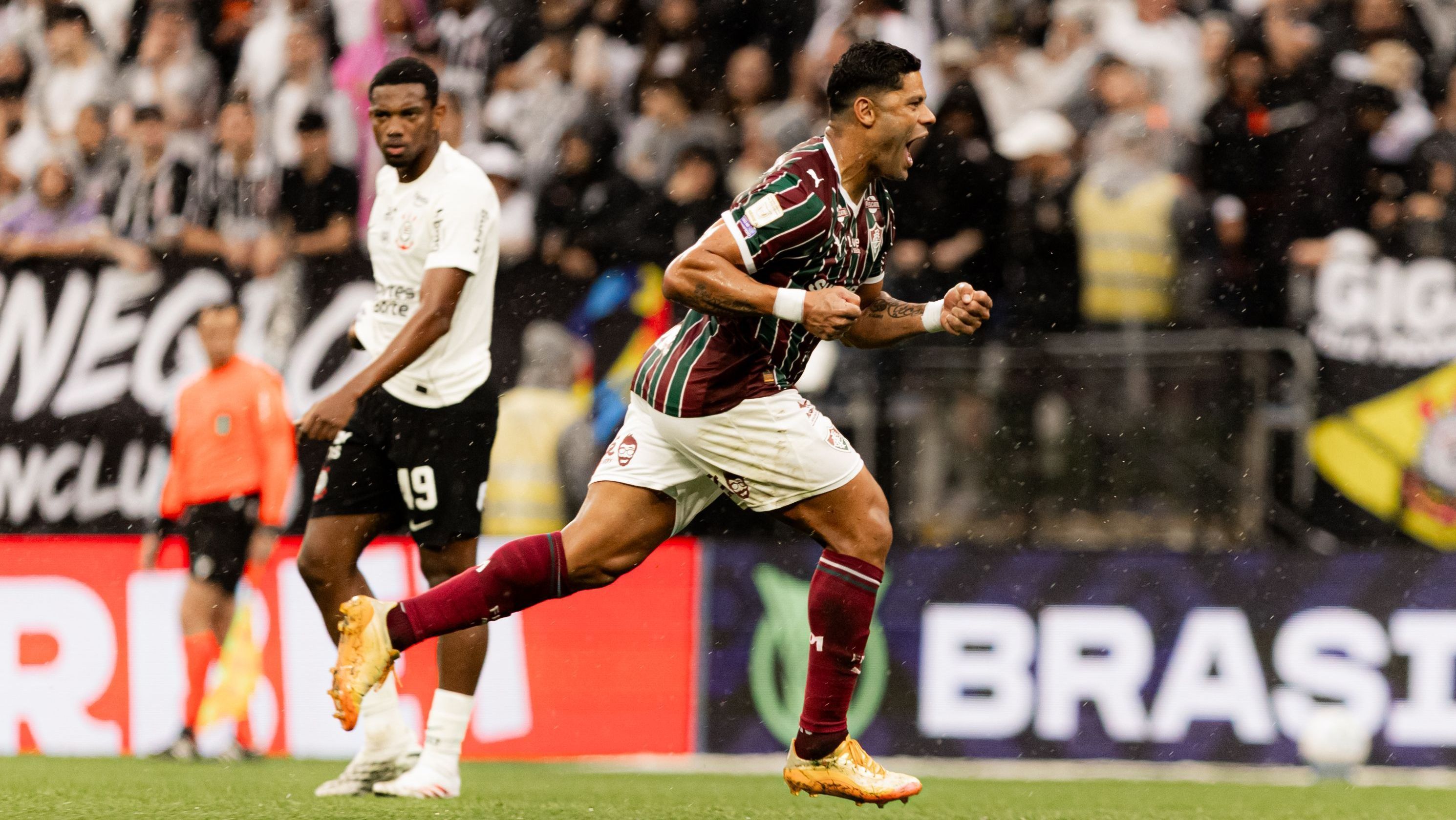 Corinthians leva 3 a 1 do Fluminense, chega à sexta derrota seguida e vê o Z4 a três pontos