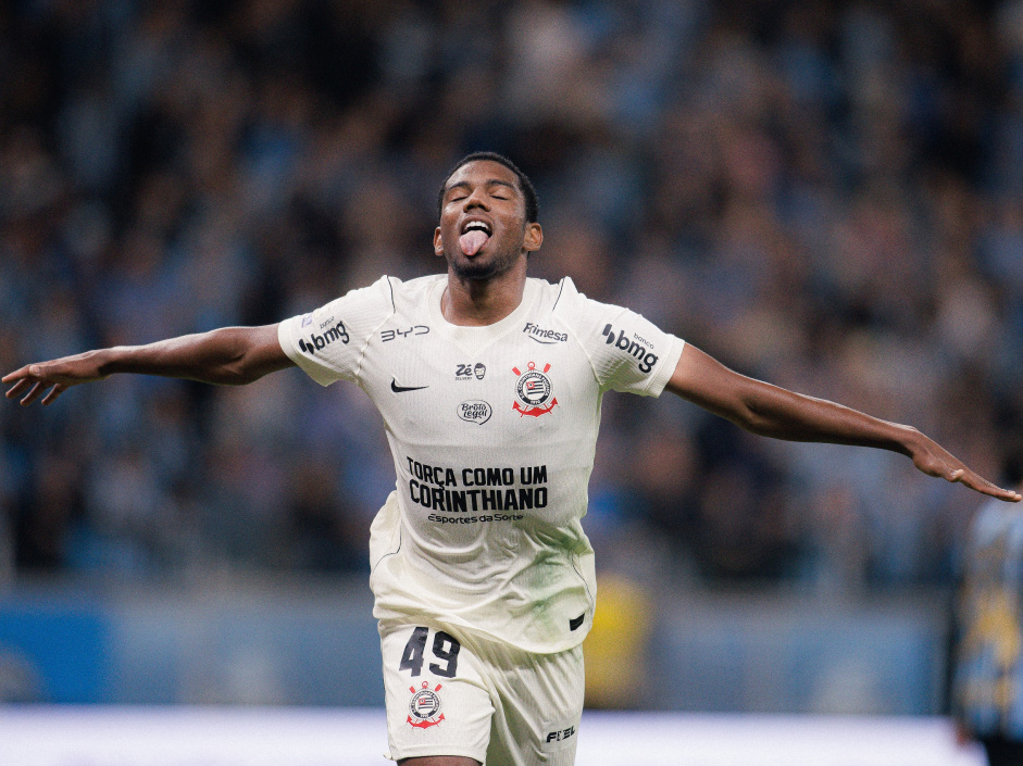 Corinthians aguarda proposta da Juventus por André Luiz e mira alívio no caixa