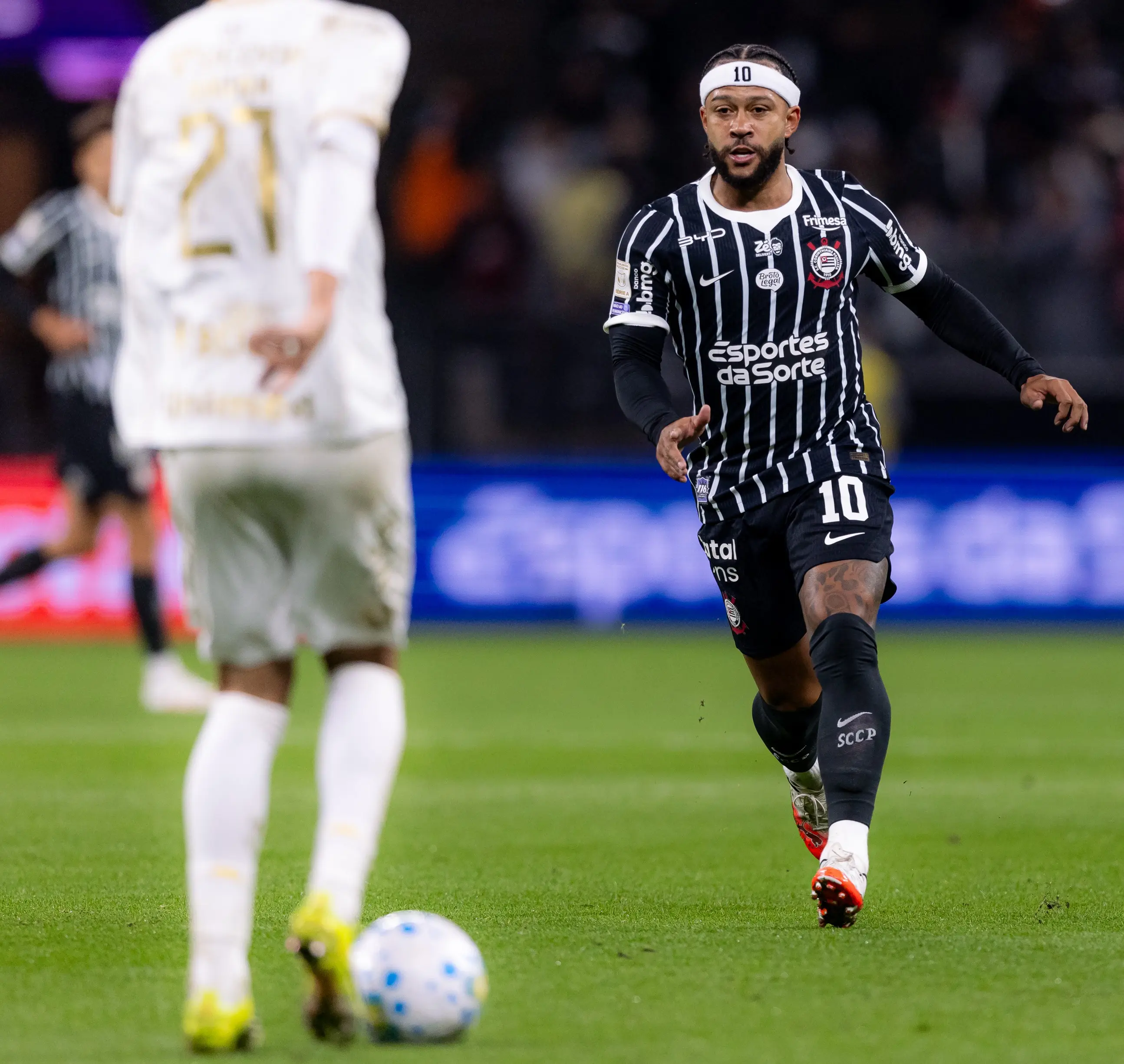 Corinthians viaja a La Plata com Memphis em jejum de seis meses e Diniz na defesa dele