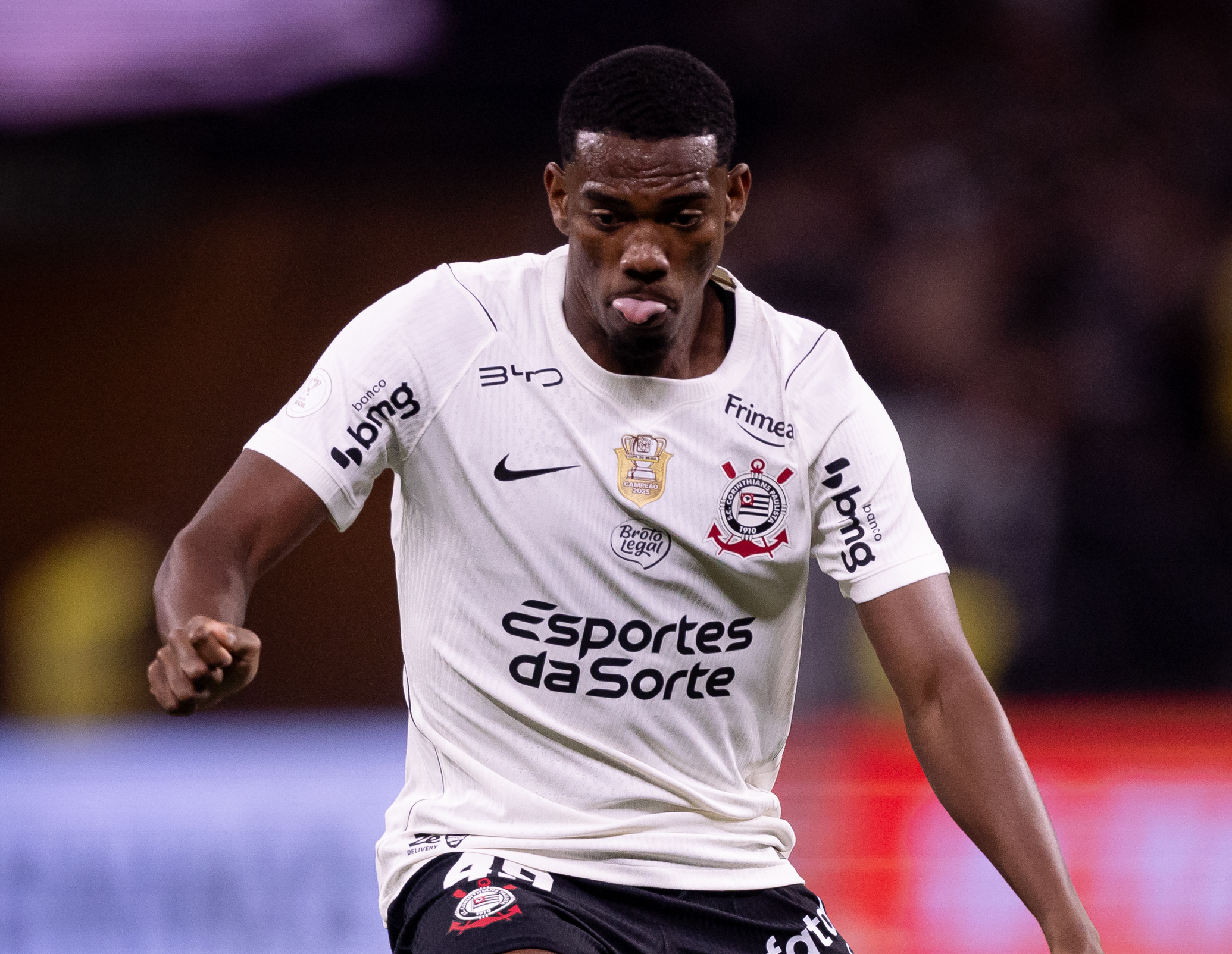 Nottingham Forest oferece 13,6 milhões de libras por André e o Corinthians tem uma semana para decidir