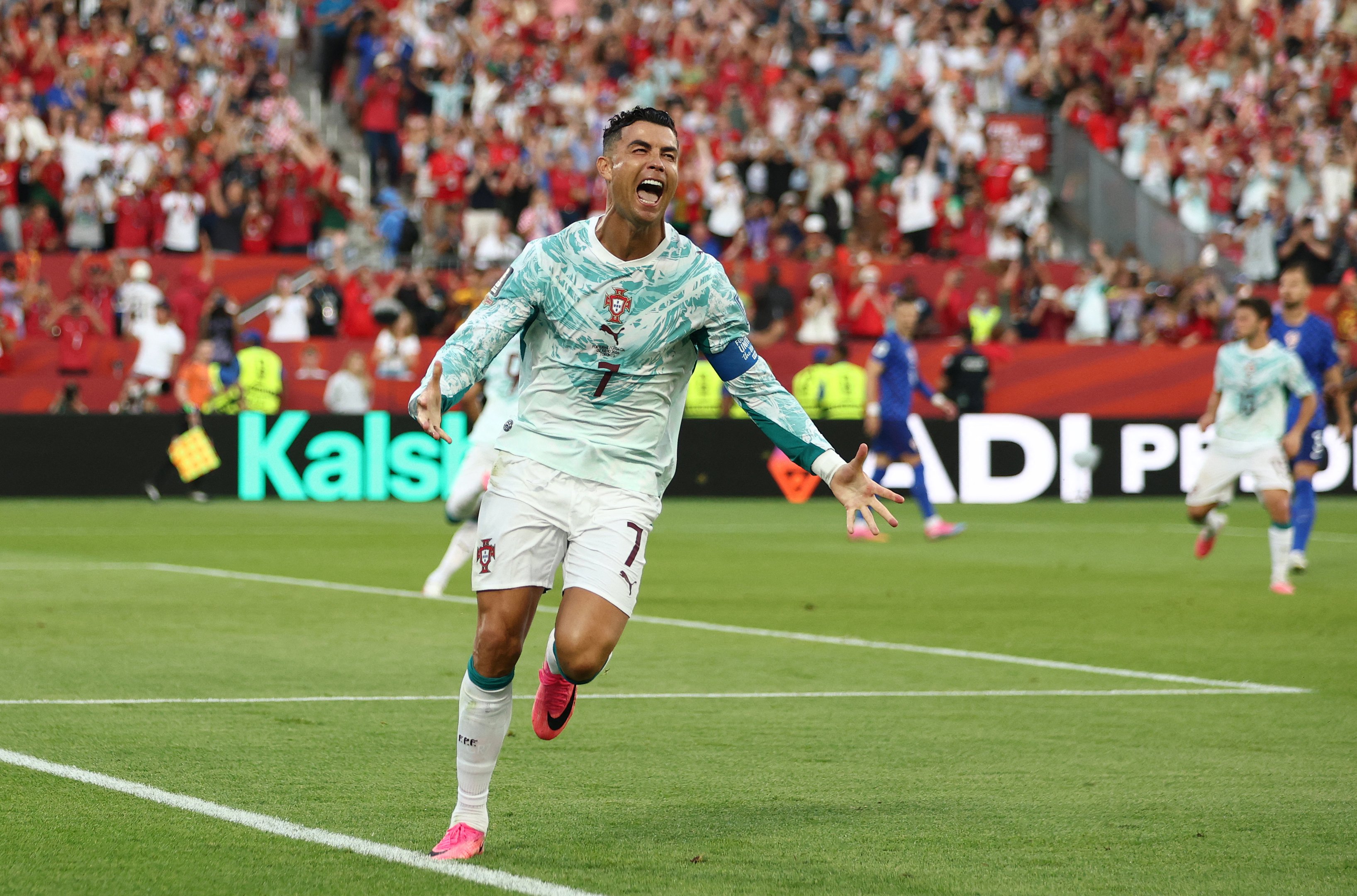 Consórcio com Cristiano Ronaldo quer comprar o controle do Al-Nassr do fundo soberano saudita