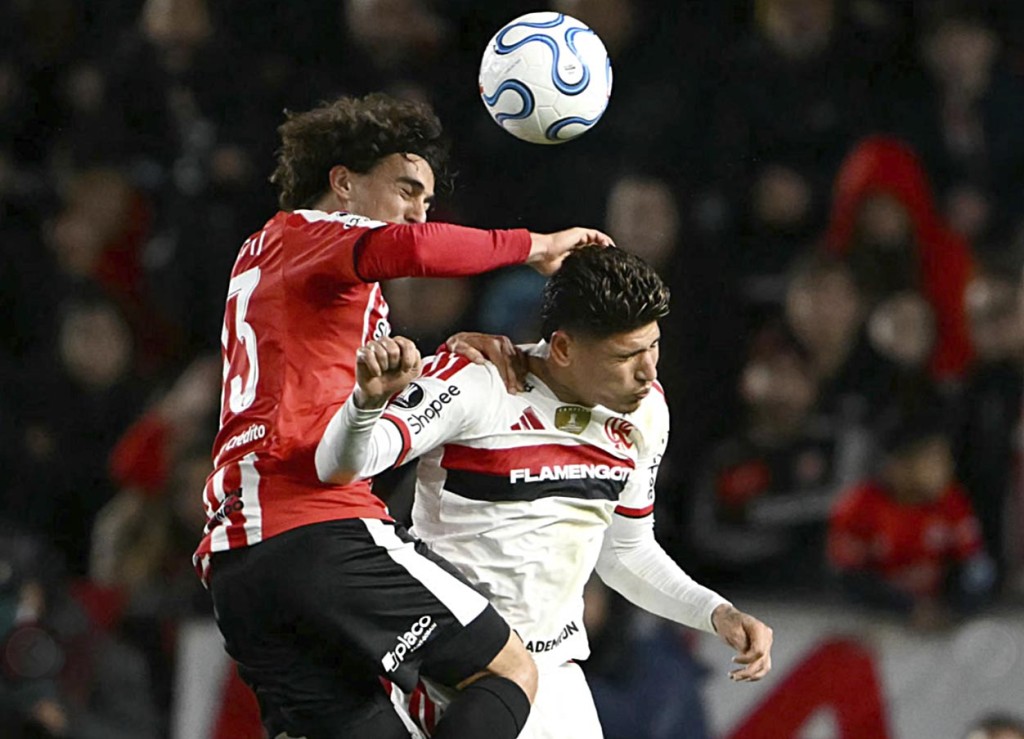 Flamengo é dominado em La Plata, não chuta no gol e volta do Estudiantes com um 0 a 0 para decidir no Maracanã