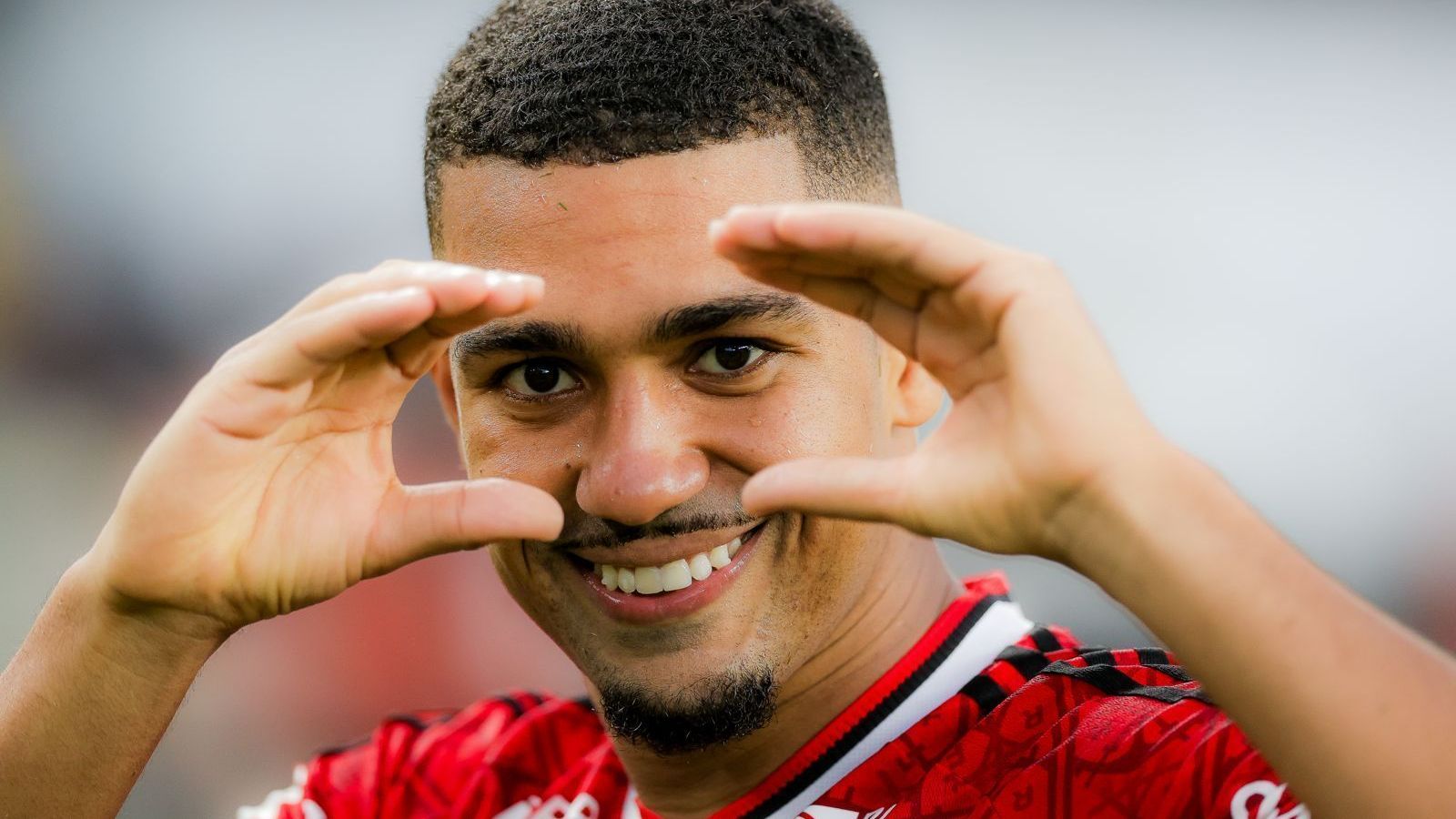 Samuel Lino decide de novo, Flamengo vence o Remo no Mangueirão e assume a liderança