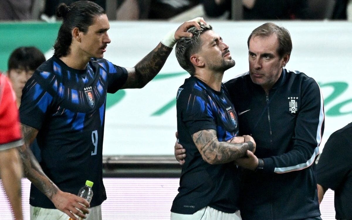 Arrascaeta fratura o punho pelo Uruguai e vira dúvida grave para a semifinal da Libertadores
