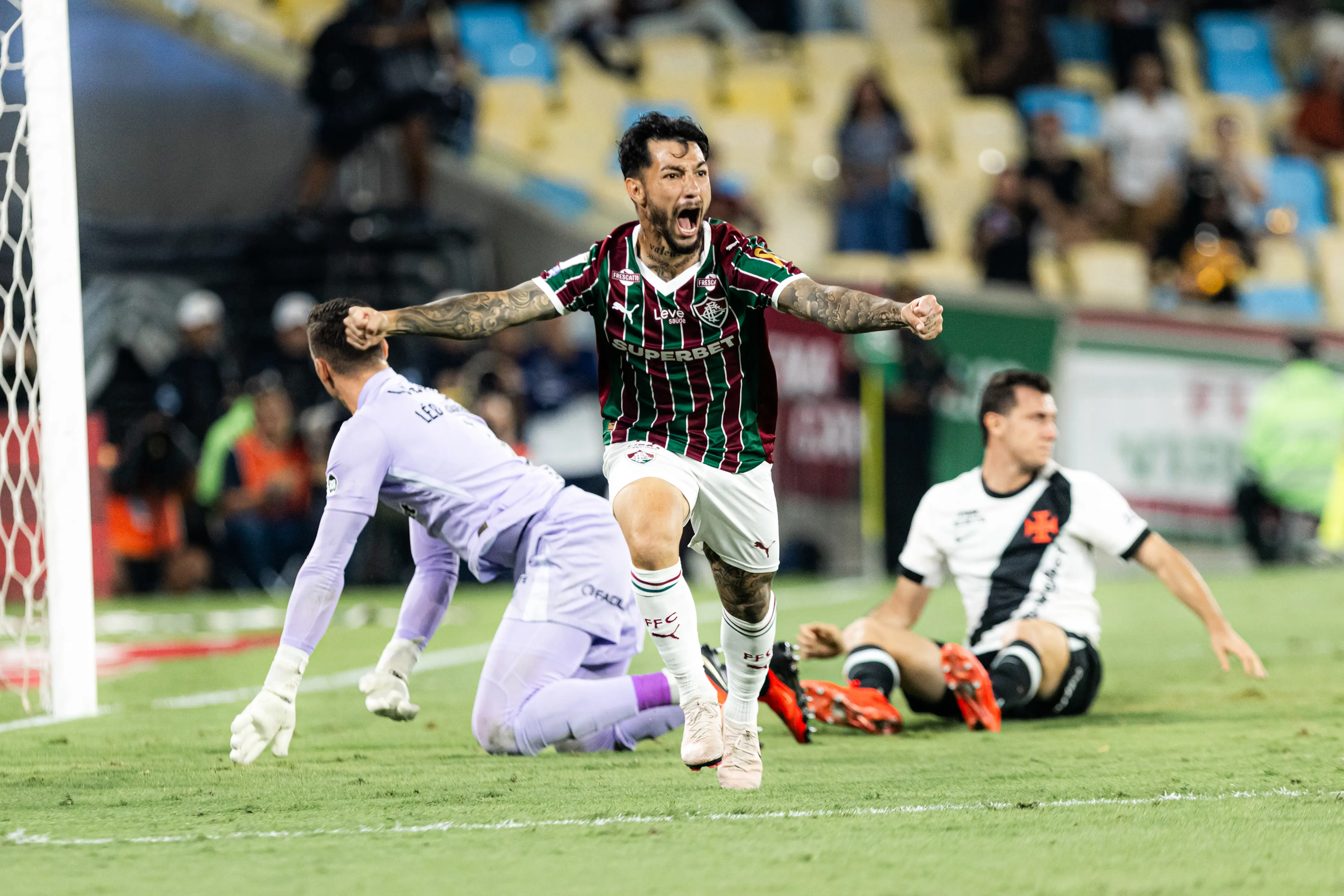Fluminense bate o Vasco com gol de Lucho Acosta e retoma o G4 no Maracanã