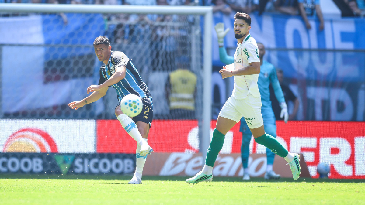 Weverton faz dez defesas, segura o Palmeiras na Arena e o Grêmio segue no Z4