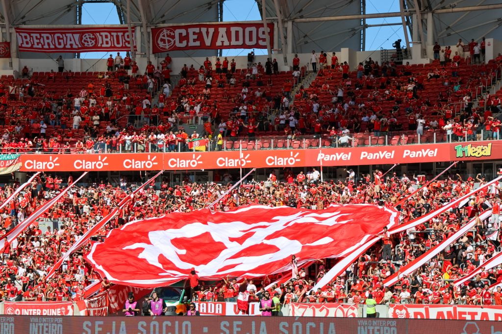 Inter chega a dez jogos sem vencer, tem quebra-quebra no Beira-Rio e decide manter Pezzolano