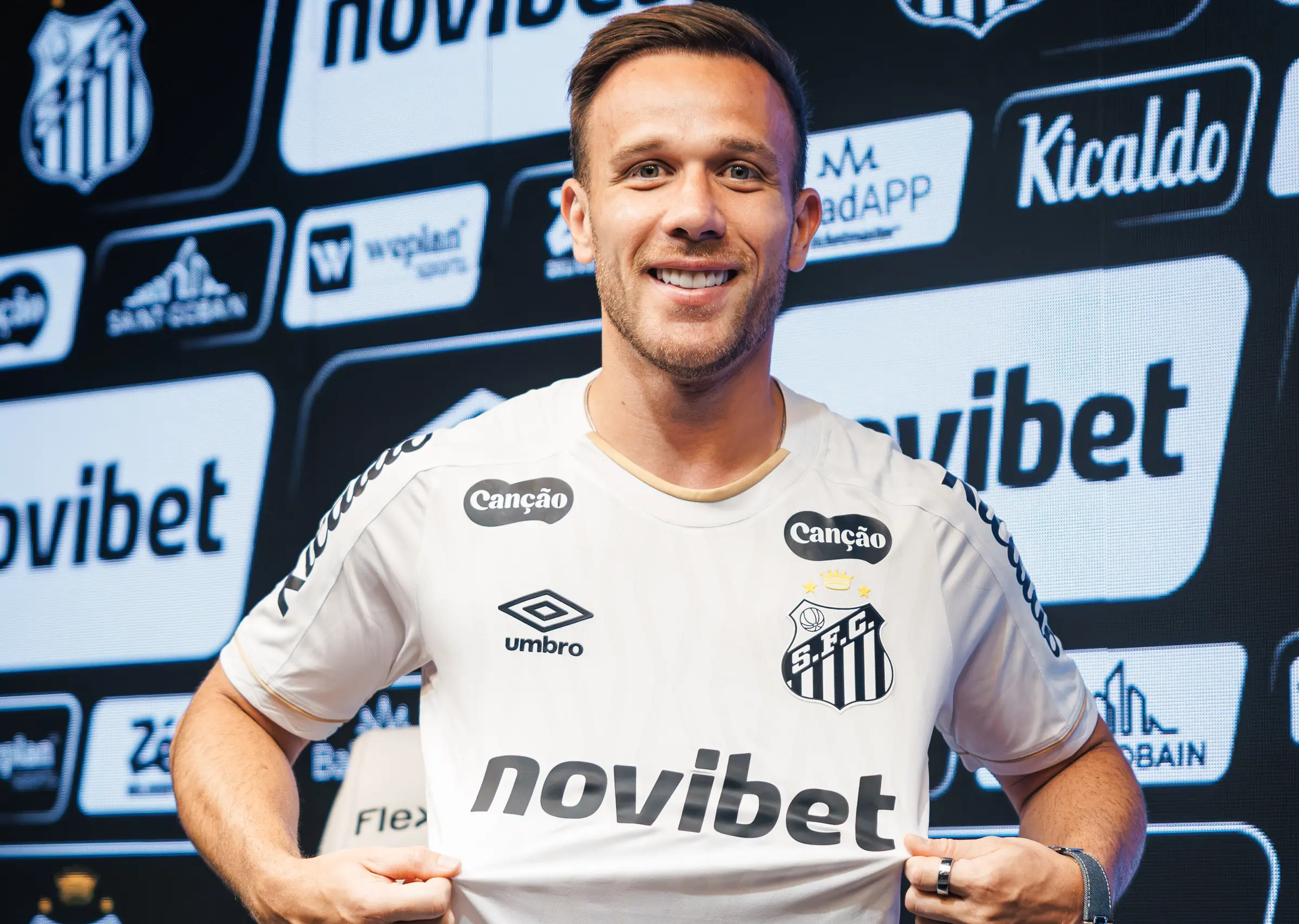 Sem Neymar e sem Barreal, Santos entrega a criação a Arthur no Beira-Rio