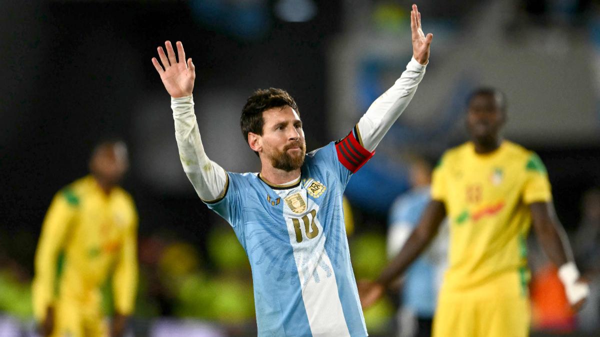 Messi se despede da Argentina com gol, duas assistências e 3 a 0 sobre Benin no Monumental