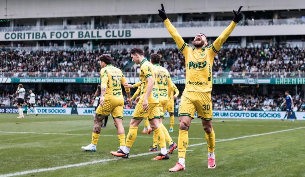 Mirassol vira no Couto Pereira, encerra jejum de cinco jogos e deixa a zona de rebaixamento