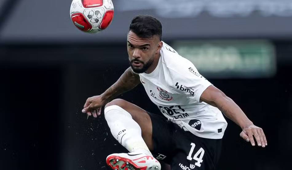 Raniele tem lesão no menisco confirmada e vira desfalque do Corinthians de Seedorf contra o Vitória
