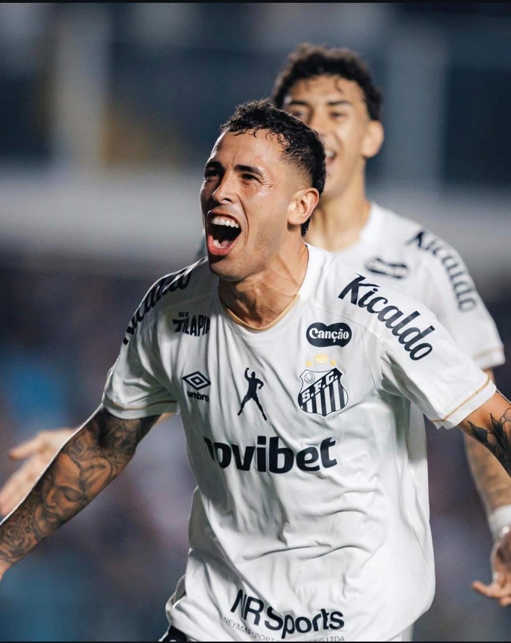 Santos faz 2 a 0 no Atlético-MG na Vila com Arão e Oliva e larga na frente na Sul-Americana