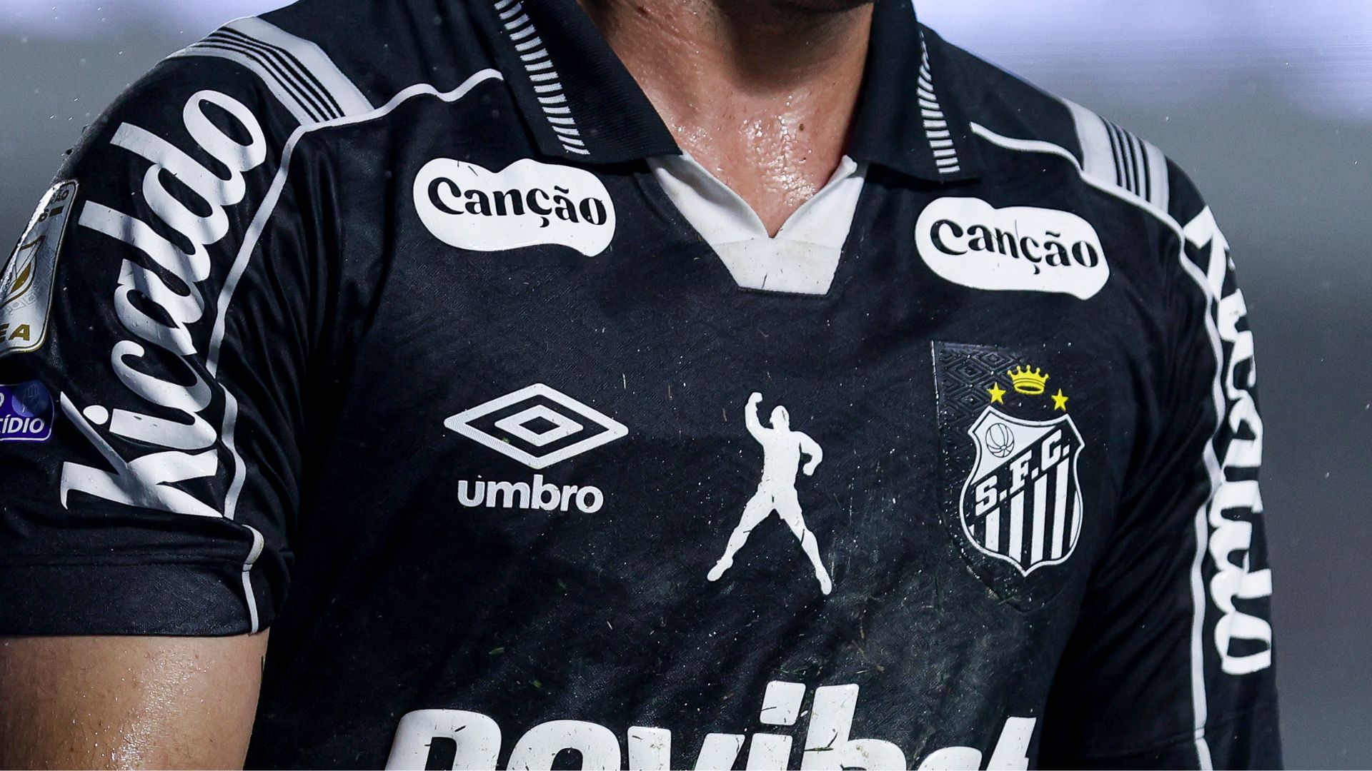 Santos encaminha acordo com a Adidas e encerra oito anos de Umbro a partir de 2028