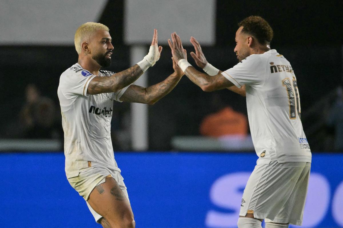 Gabigol chega a 100 gols pelo Santos, Neymar dá duas assistências e o Peixe vira na Vila