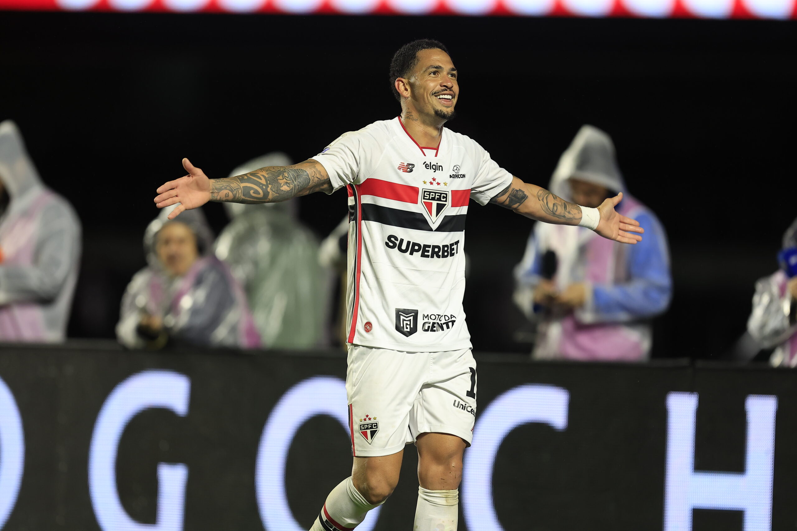 Luciano passa Careca, São Paulo vence por 2 a 0 e derruba a invencibilidade de 14 jogos do Atlético-MG