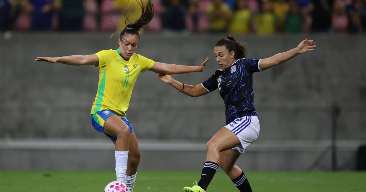Seleção feminina abre 2 a 0, joga meia hora com uma a mais e só empata com a Argentina no Recife