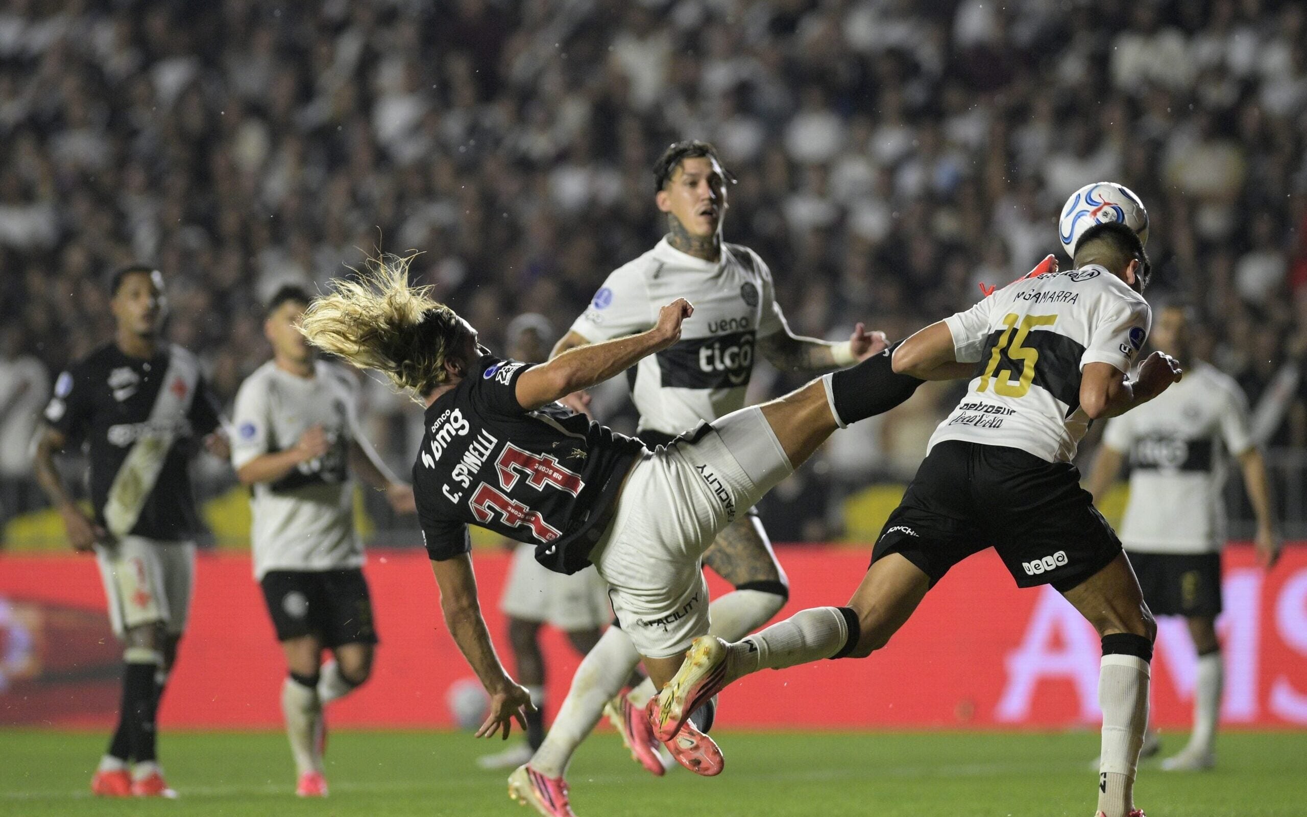 Vasco domina, para em Olveira e sai de campo vaiado em São Januário