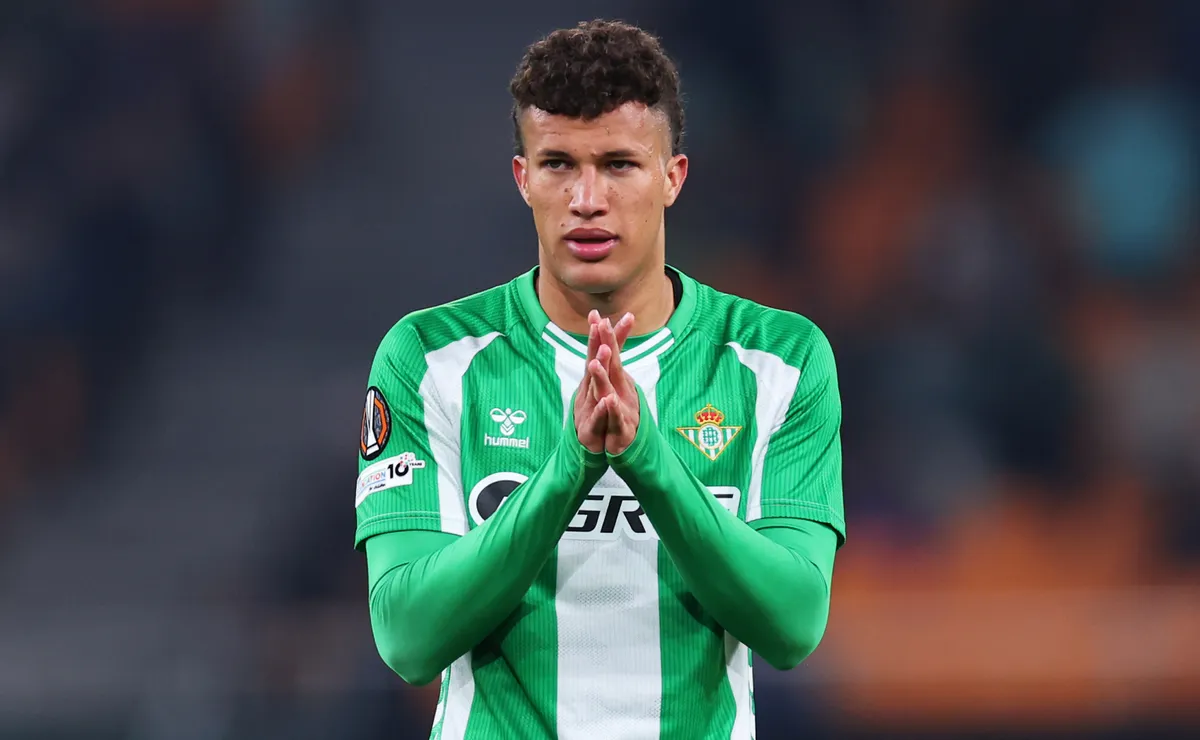 Vasco encaminha Deossa após aval do Betis para as garantias