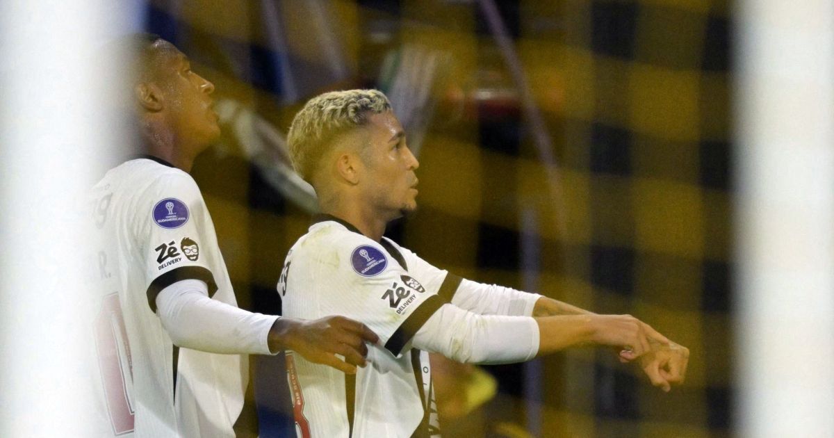 Vasco vence o Boca na Bombonera com gol de Adson e joga pelo empate na volta